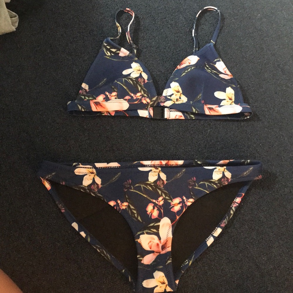 Neoprene floral bikini never worn